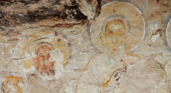 Coptic wall painting representing a saint in Dayr Anba Hadra | Photo: Sebastian Richter